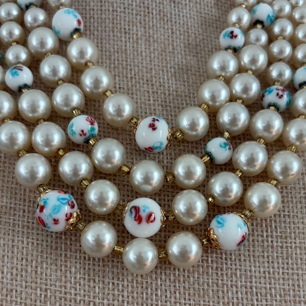Japan Vintage 4 Strand Pearl Necklace with Floral Beads
GORGEOUS